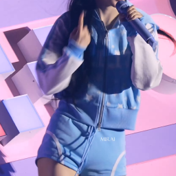 ILLIT - MOKA-메인 썸네일 이미지